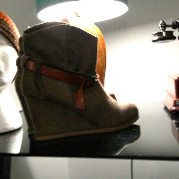 Mia Carrie Boots - Picture 2 of 4